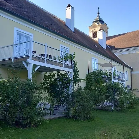 Pfarrschloessl Sallapulka * Purgstall (Lower Austria)
