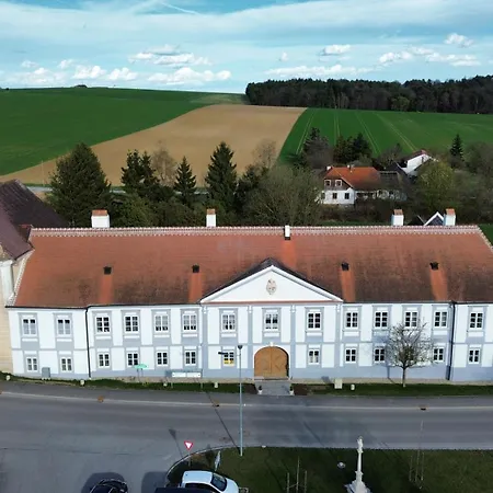 Pfarrschloessl Sallapulka *